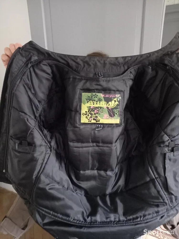 Blouson femme IXON d'occasion Ajouté le : 03/02/2023