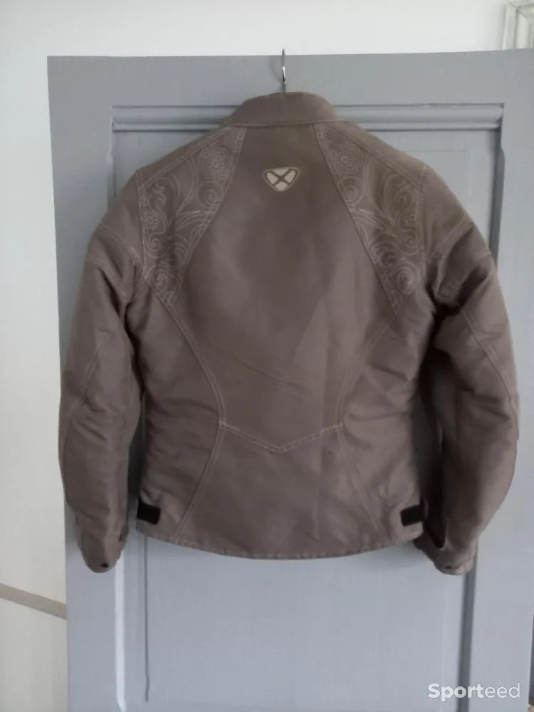 Blouson femme IXON d'occasion Ajouté le : 03/02/2023