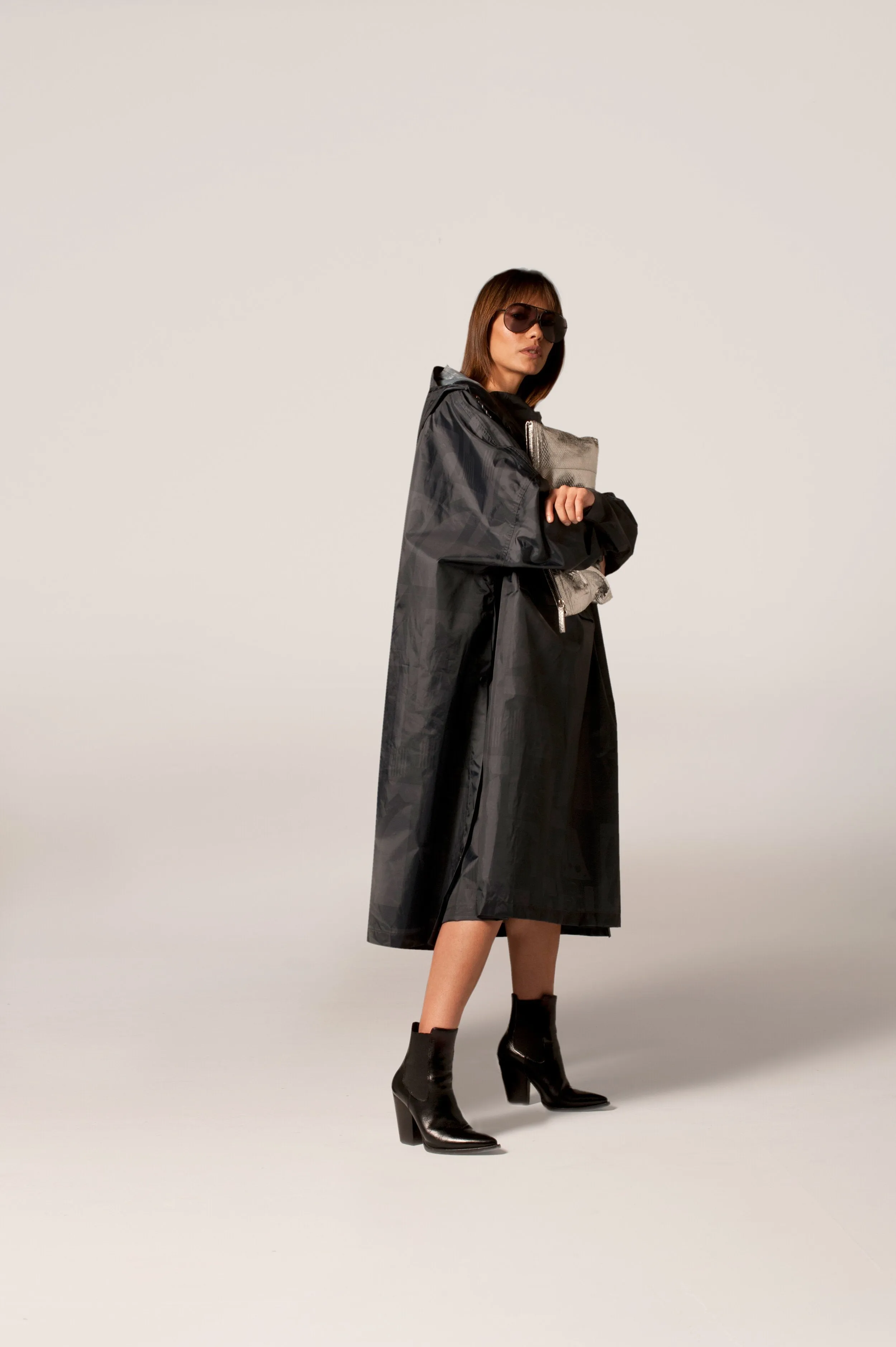 Poncho - Back to Black - Art Camo